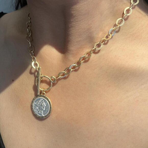 Women Worn Gold & Sliver 18 Inch Chain Pendant Toggle Jewelry Necklace - Picture 4 of 6